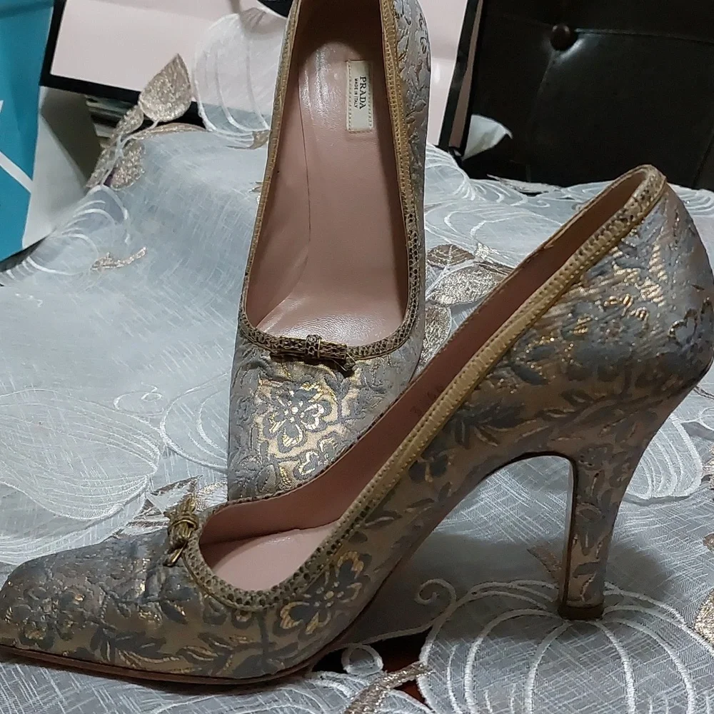 Prada bracade gold/blue pumps - Picture 2 of 7